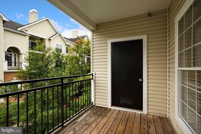 Building Photo - 4139 Fountainside Ln