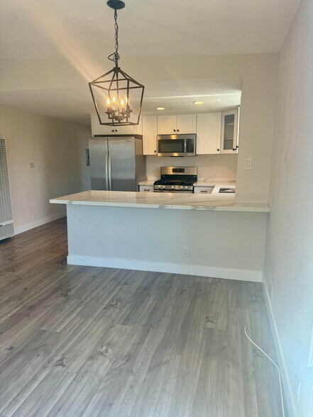 Building Photo - 31671 Seacove Dr