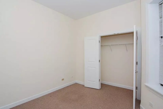 Building Photo - 4712 N Sheridan Rd