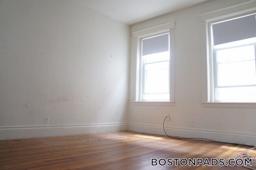 Building Photo - 1334 Commonwealth Ave
