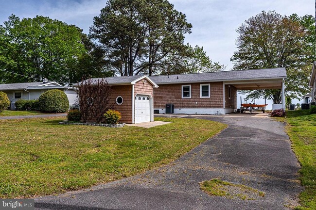 Building Photo - 627 Popes Creek Ave