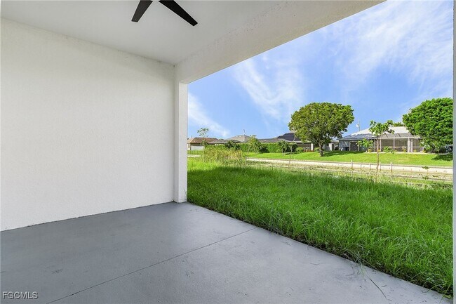 Building Photo - 602-604 SW 8th Pl