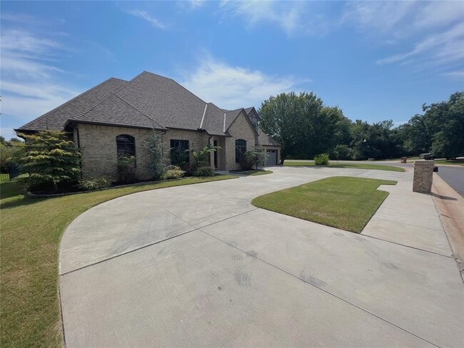 Building Photo - 424 Seville Dr