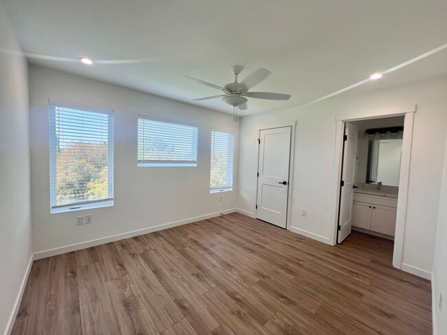 Building Photo - NEW PRICE! Beautiful 3 bedroom 2.5 home in...