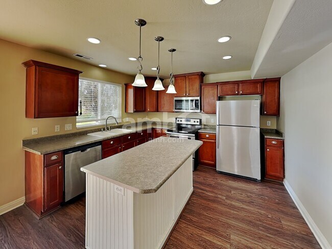 Building Photo - 865 Southhampton Dr