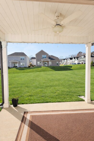 Building Photo - 2286 Beechwood View Dr