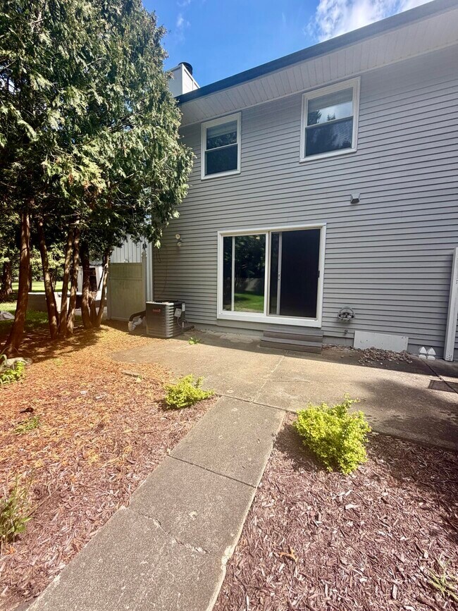 Building Photo - 5932 Joymont St