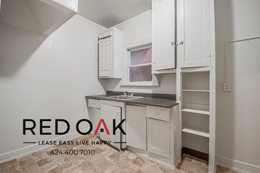 Building Photo - 693 Shatto Pl