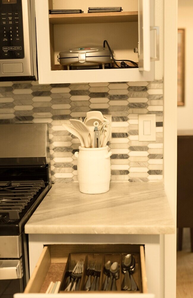 Building Photo - 29 Pinewood Forest Ct