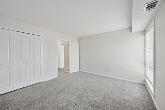 Building Photo - 1760 Tomlinson Rd