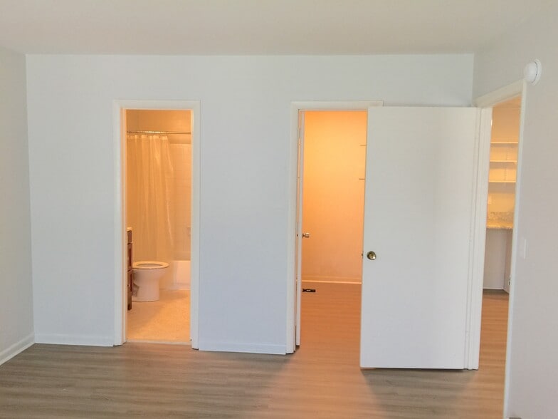 Building Photo - 2601 Hillsboro Pike