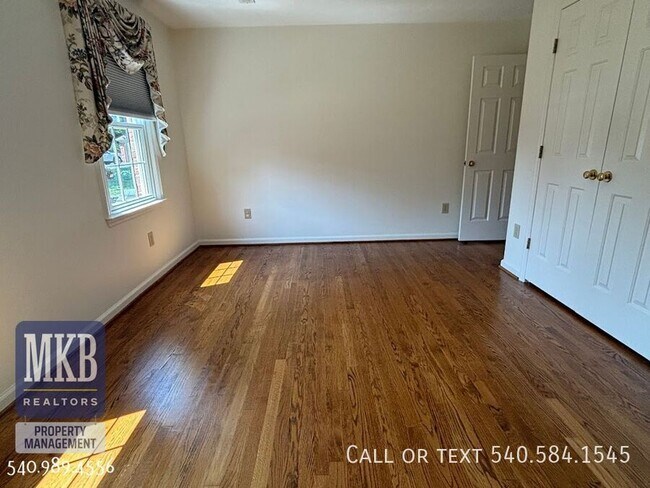 Building Photo - 5175 Lakeland Dr