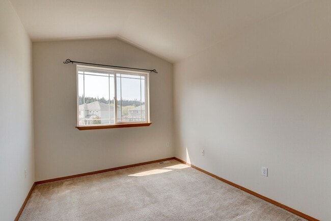 Building Photo - 3 Bedroom 2.5 Bath with 3 Car Garage