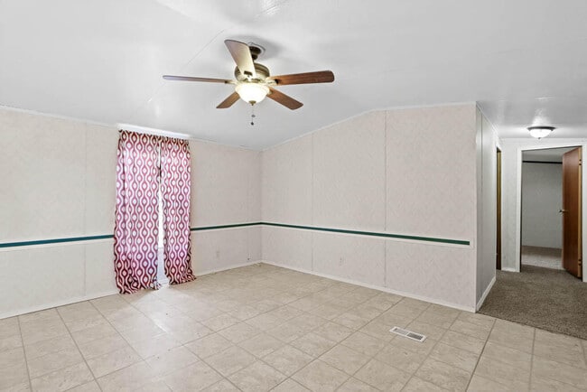 Building Photo - 505 Ricky Zelt Dr