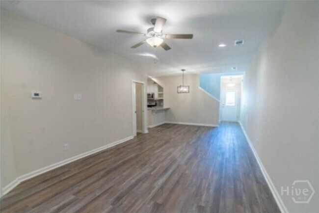 Building Photo - 131 Lower Creek Dr