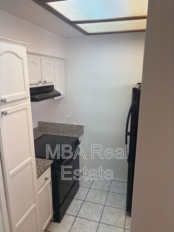 Building Photo - 11666 N 28th Dr