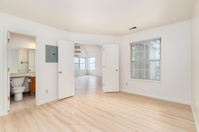 Building Photo - 6775 S Ivy St