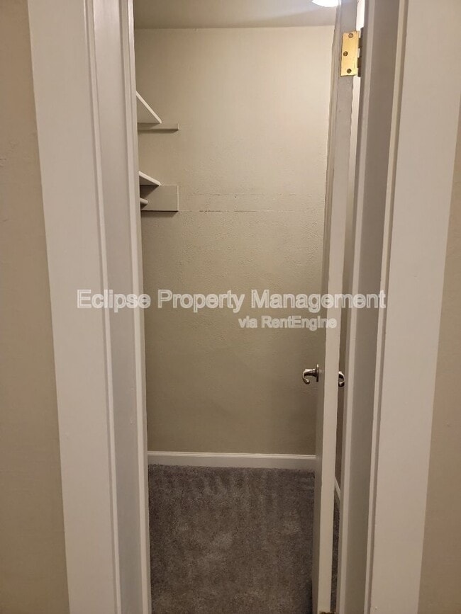 Building Photo - 805 3rd St