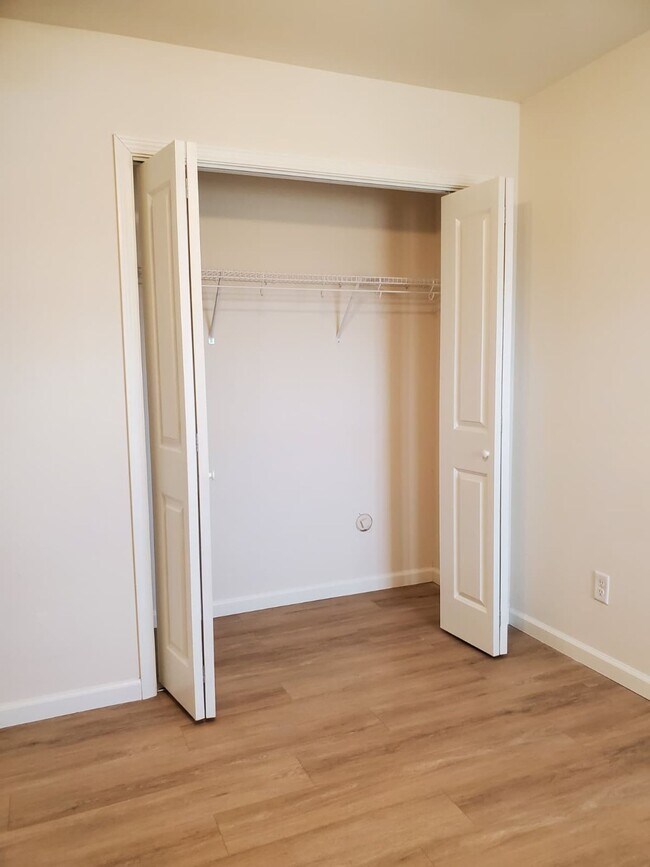 Building Photo - 1 bed, 1 bath Apartment