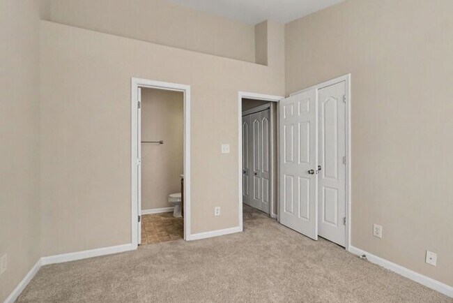 Building Photo - Exceptional 2BR/2.5BA End Unit Townhome in College Park!