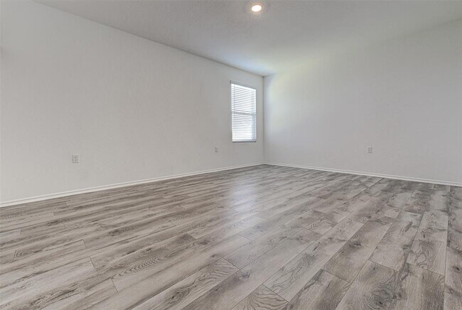 Building Photo - 2704 Shimsham Dr