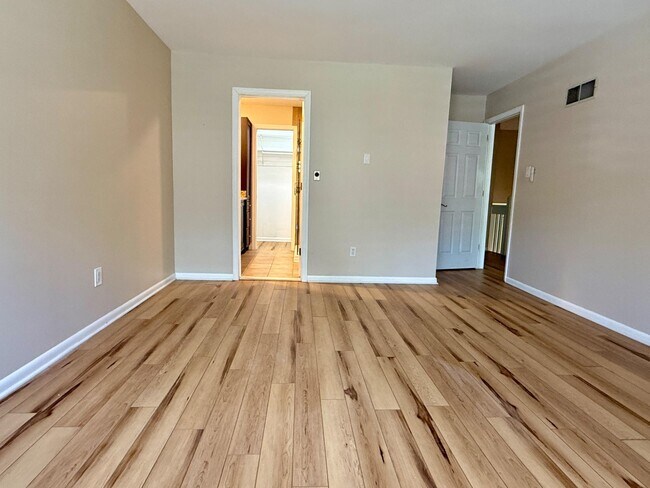 Building Photo - 5545 Doral Dr