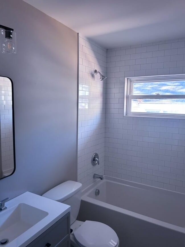 Building Photo - Available Now - Great location for this 2 bedroom
