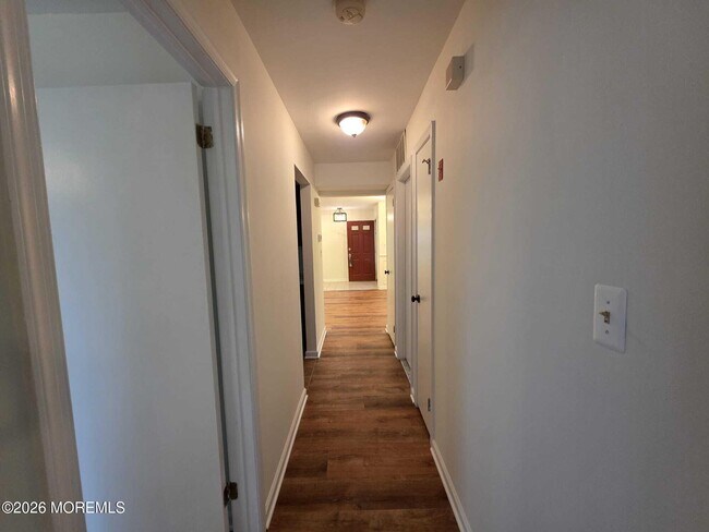 Building Photo - 129 Tulip Ln