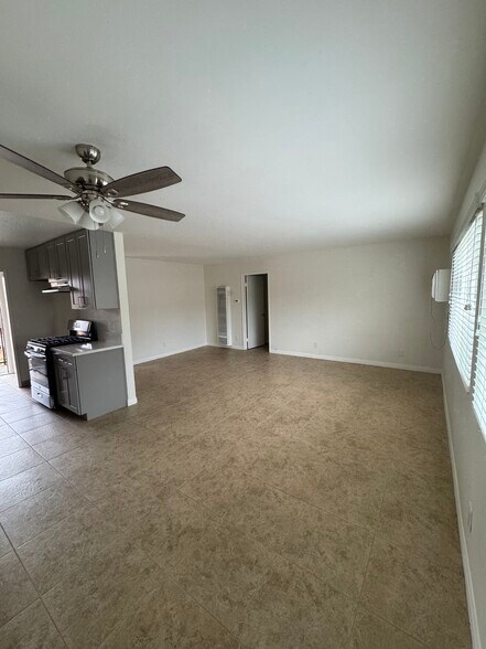 Building Photo - 18535 Saticoy St