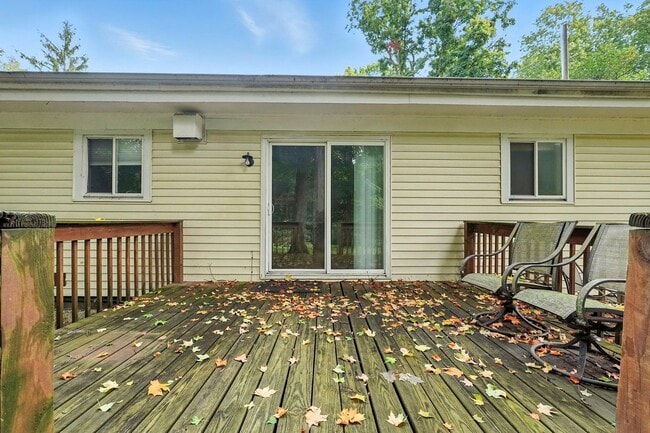 Building Photo - NEW LISTING! 3 BED/2 BATH HOUSE! **MOVE IN...