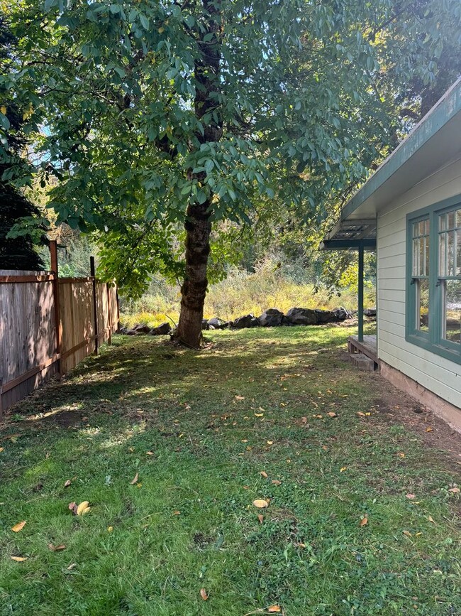 Building Photo - Newly remodeled, adorable, CREEK FRONT, Du...