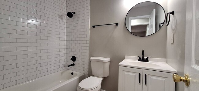 Building Photo - Remolded 3 bedroom 2 bathroom home for rent