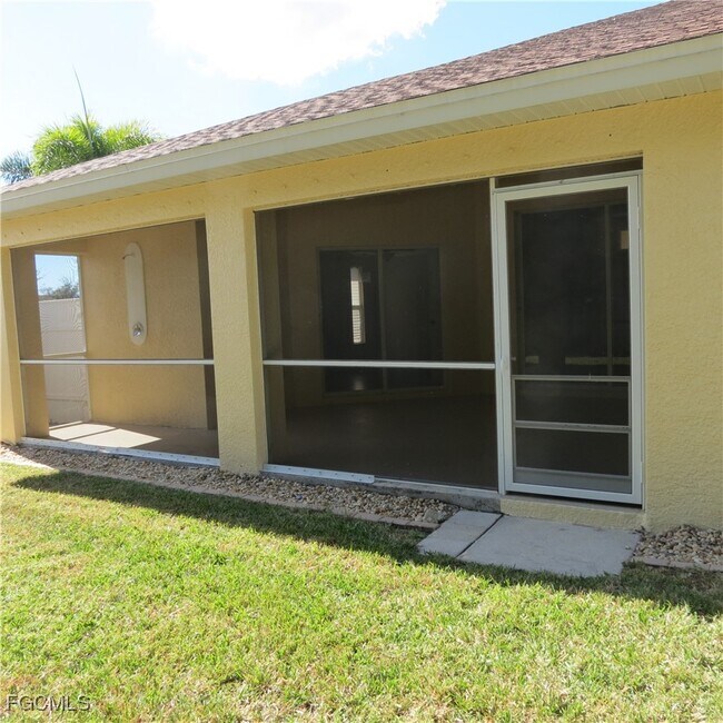 Building Photo - 4145 SW 9th Ave