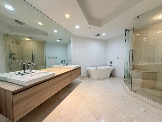 Building Photo - 17111 Biscayne Blvd