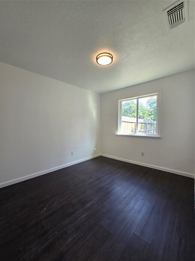Building Photo - 5543 Ambern Dr