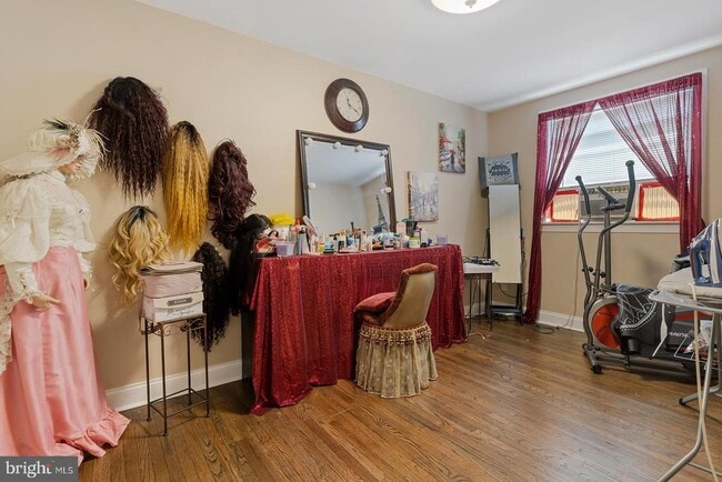 Building Photo - 2874 Tolbut St