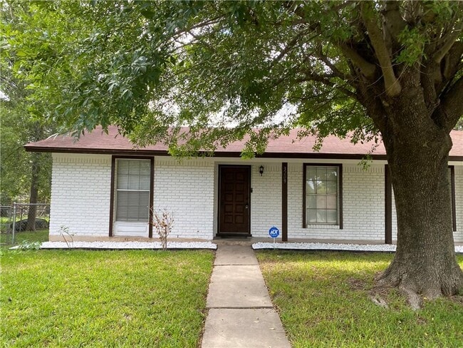 Building Photo - 3209 Carol Ann Dr