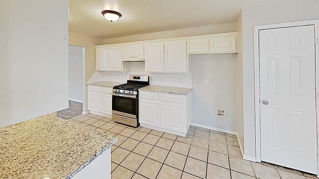 Building Photo - 4 Bedroom 2 Bath in Deer Creek Schools- Ga...