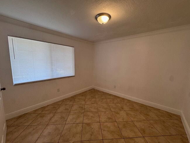 Building Photo - 5900 SW 26th St