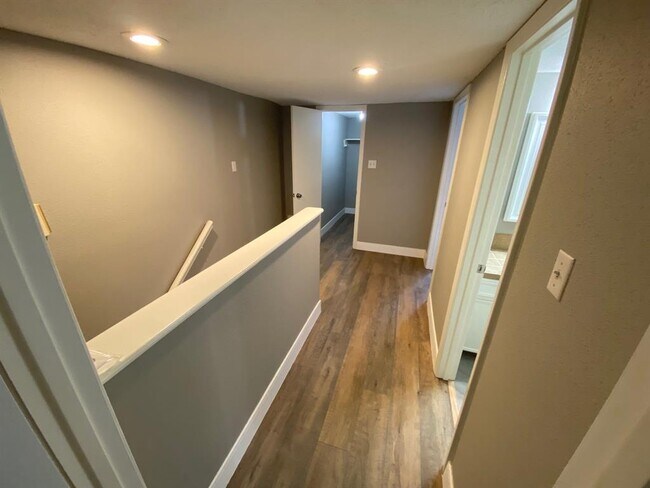 Building Photo - 74 April Hill