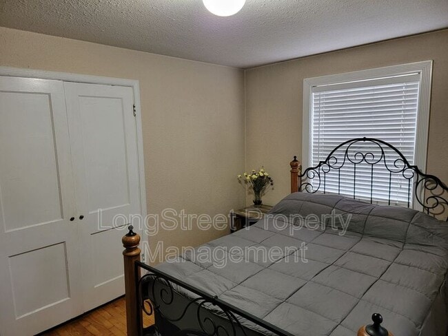 Building Photo - 943 NW 11th St