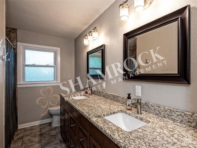 Building Photo - Beautifully Updated 3/2 Home in Prime Location