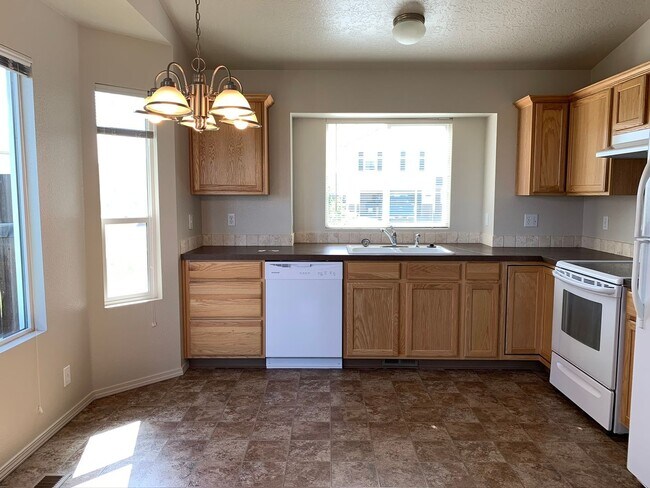 Building Photo - Adorable 3 bed 2 bath home in a quite Cald...