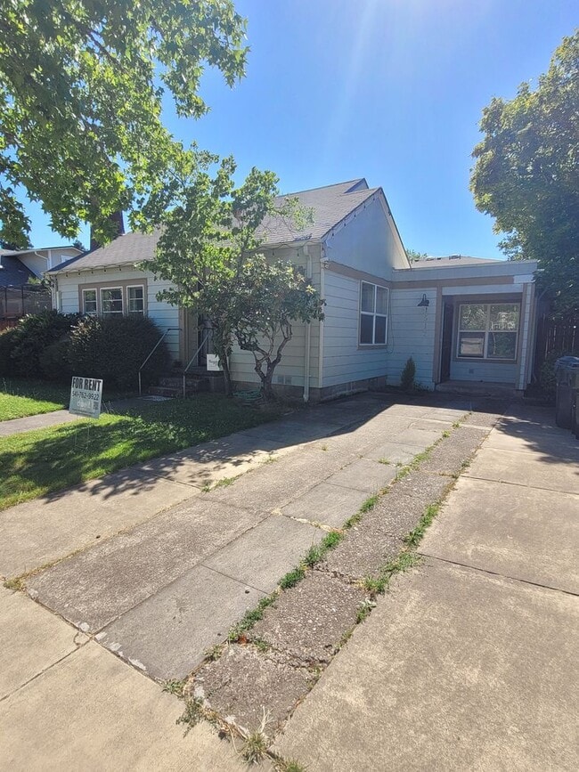 Building Photo - Spacious 1bd, semi-detached apartment for ...