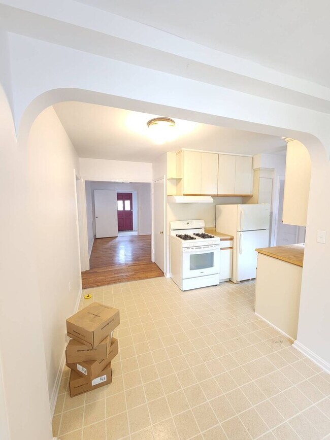 Building Photo - Move-In Special: Save $300 on This Charmin...