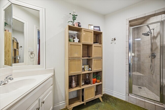 Building Photo - 2207 Austin St