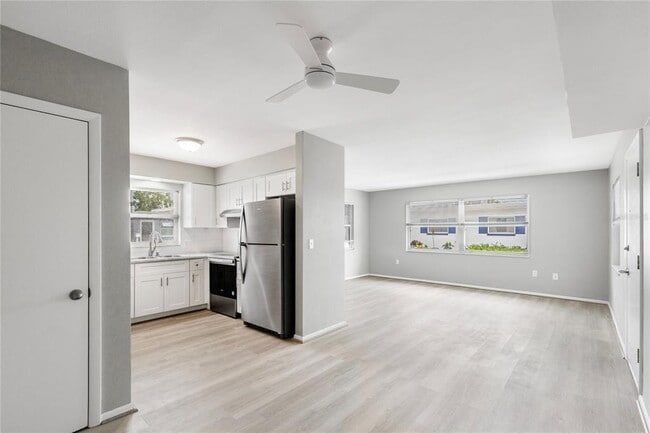 Building Photo - 250 Rosery Rd NW