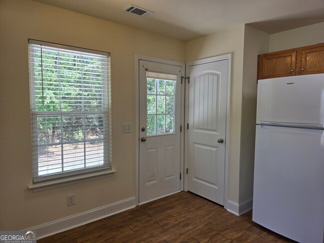 Building Photo - 129 Smithfield Dr