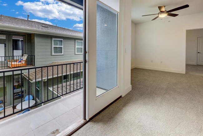 Building Photo - 2501 Simond Ave
