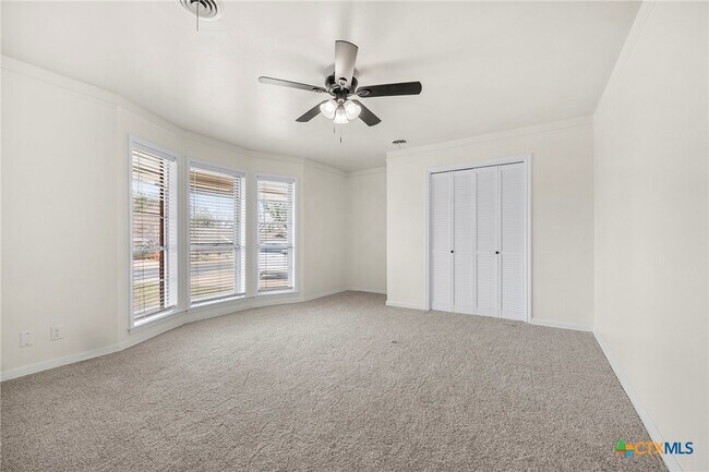 Building Photo - 3017 Oaklawn Dr